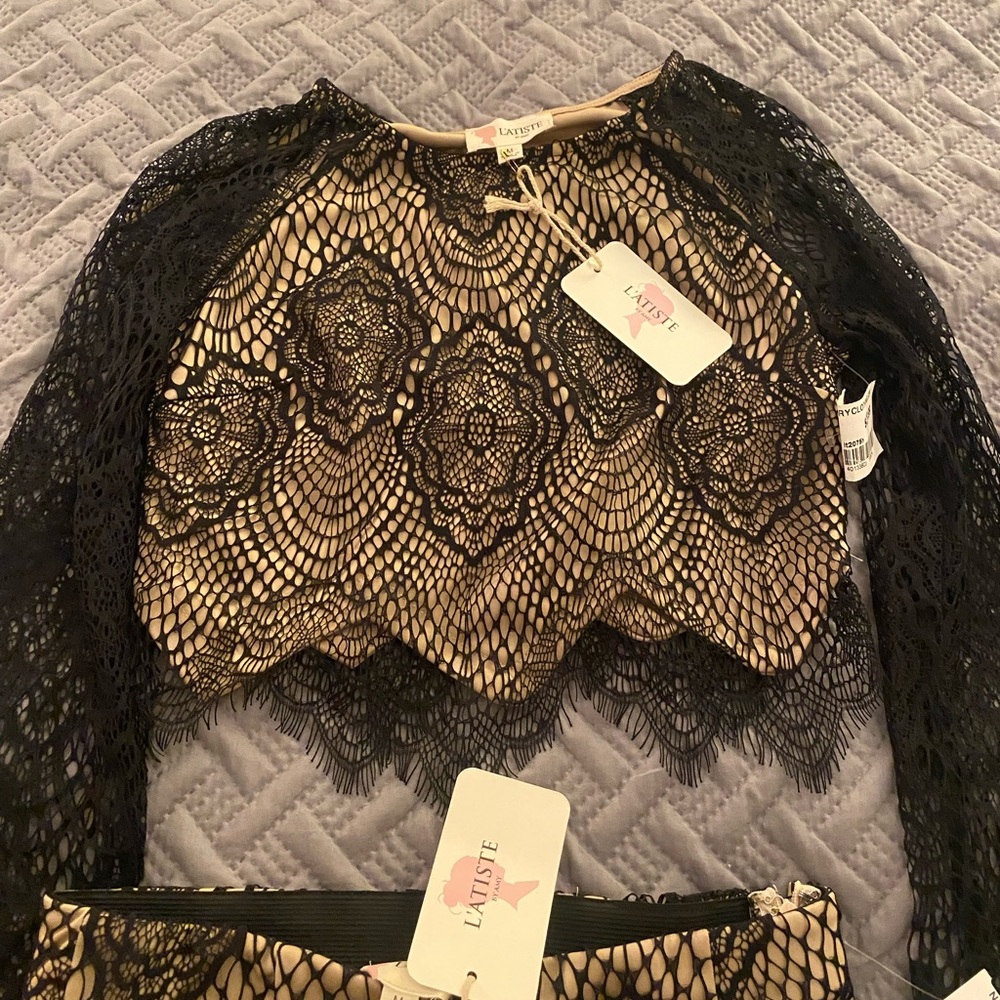 Beautiful lace, long sleeve crop top